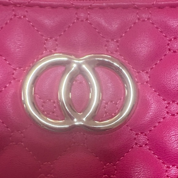 hot pink faux leather quilted crossbody bag magnetic closure gold-tone chain. - Picture 4 of 11